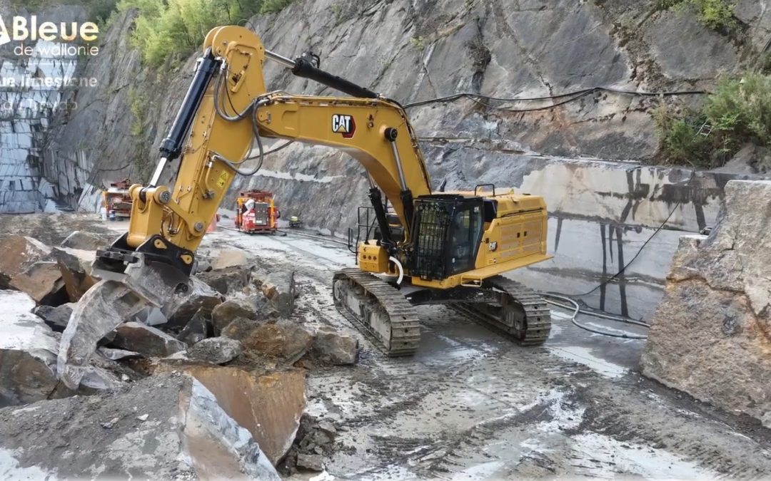 Livraison de la nouvelle pelle Caterpillar 374